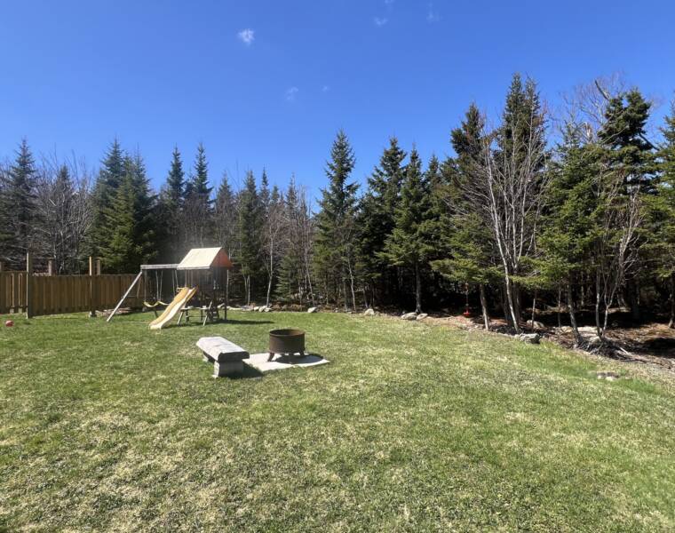147 Atikian Drive, Eastern Passage, Nova Scotia B3G 0Ap Canada