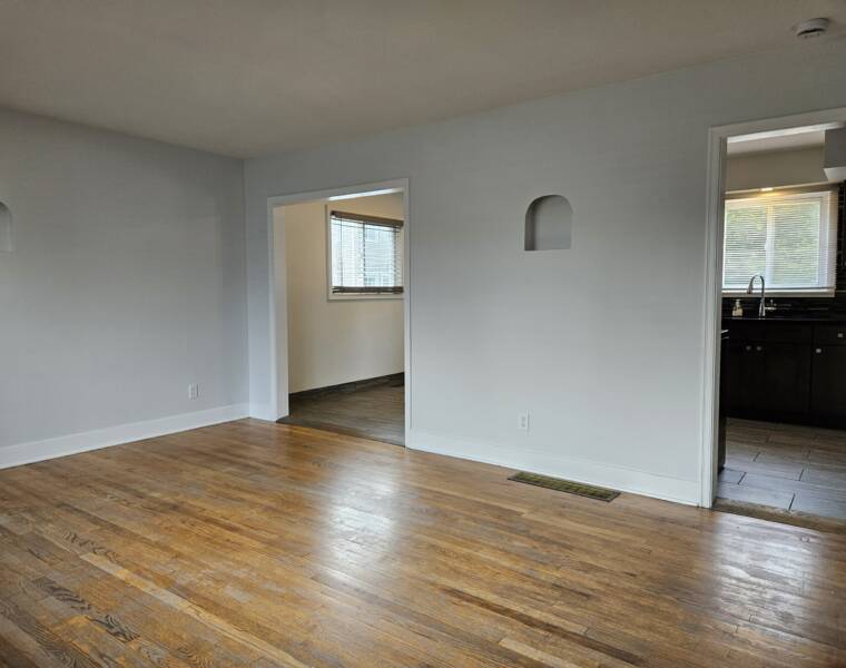 6A Ross Lane, Dartmouth, Nova Scotia B2Y 1Y8 Canada