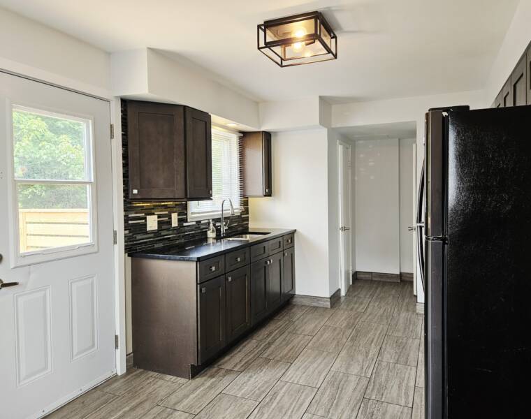 6A Ross Lane, Dartmouth, Nova Scotia B2Y 1Y8 Canada