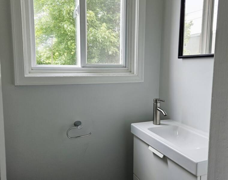 6A Ross Lane, Dartmouth, Nova Scotia B2Y 1Y8 Canada