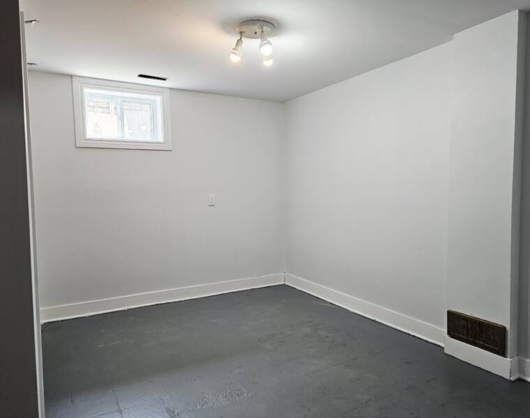 6A Ross Lane, Dartmouth, Nova Scotia B2Y 1Y8 Canada