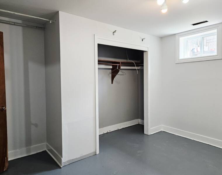6A Ross Lane, Dartmouth, Nova Scotia B2Y 1Y8 Canada