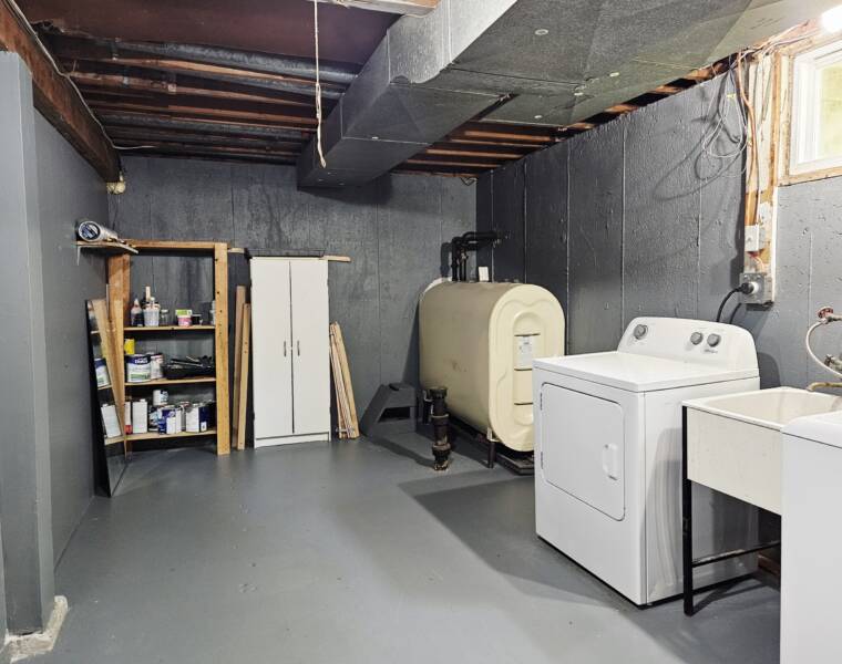6A Ross Lane, Dartmouth, Nova Scotia B2Y 1Y8 Canada