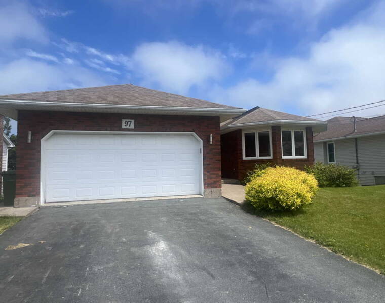 97 Stratford Drive, Dartmouth, Nova Scotia B2V 2R2 Canada
