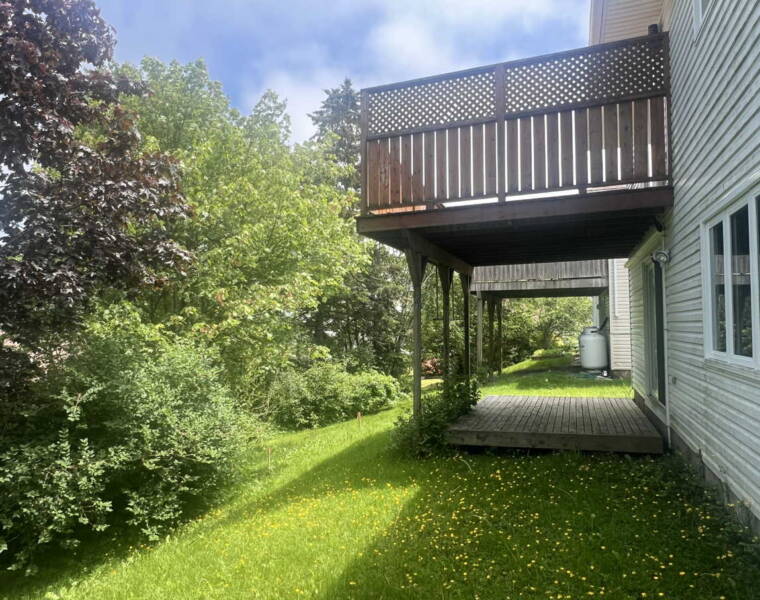 97 Stratford Drive, Dartmouth, Nova Scotia B2V 2R2 Canada