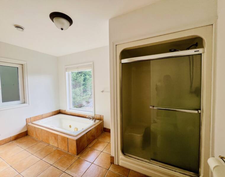 111 Lakeshore Drive, Hammonds Plains, Nova Scotia B4B 1X1 Canada