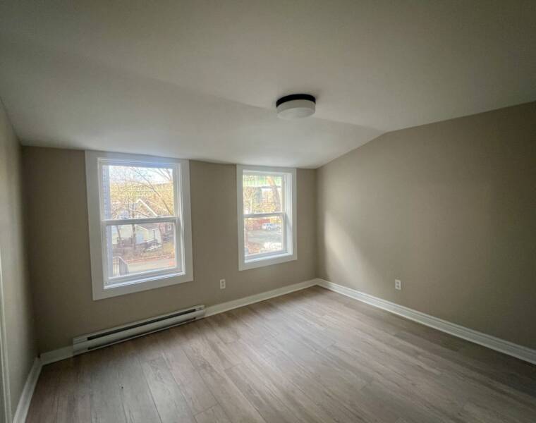 19 Best Street, Dartmouth, Nova Scotia B3A 2W9 Canada