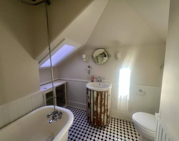 313 Portland Street, Dartmouth, Nova Scotia B2Y 1K3 Canada