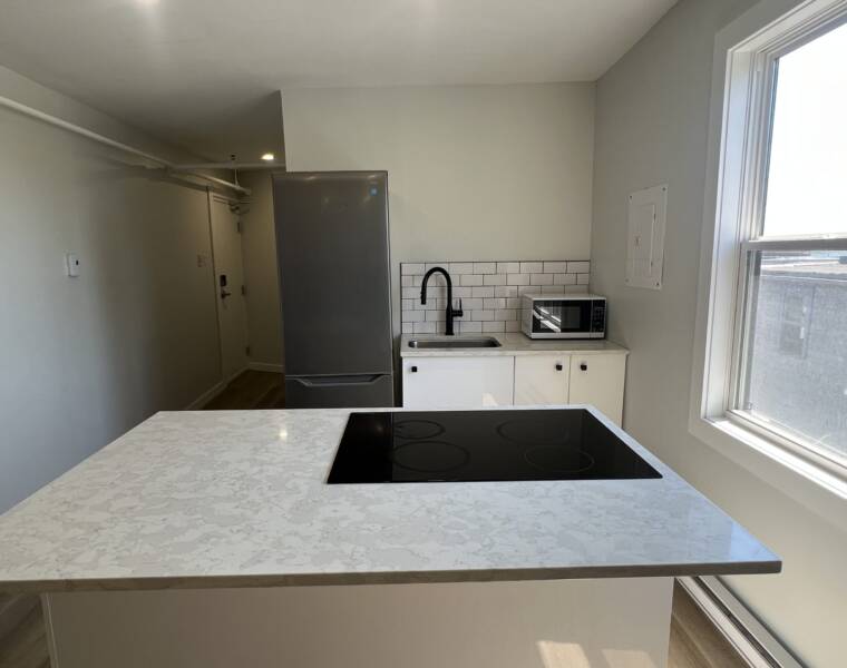 9/87 Portland Street, Dartmouth, Nova Scotia B2Y1H6 Canada