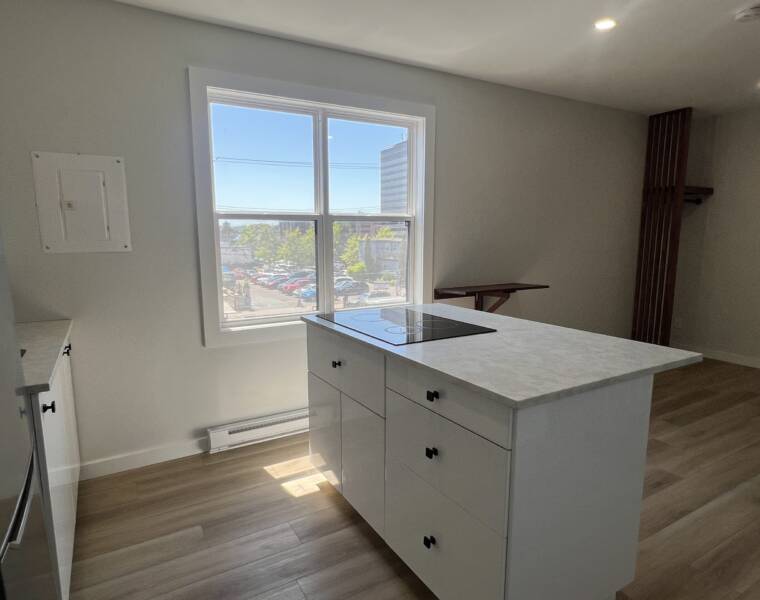 9/87 Portland Street, Dartmouth, Nova Scotia B2Y1H6 Canada