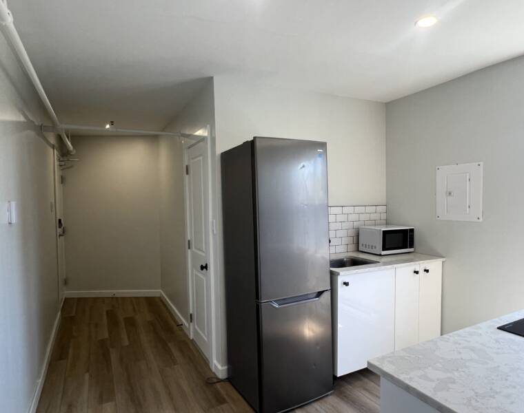 9/87 Portland Street, Dartmouth, Nova Scotia B2Y1H6 Canada