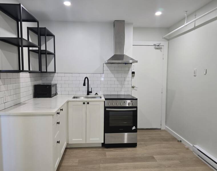 10/87 Portland Street, Dartmouth, Nova Scotia B2Y 1H6 Canada