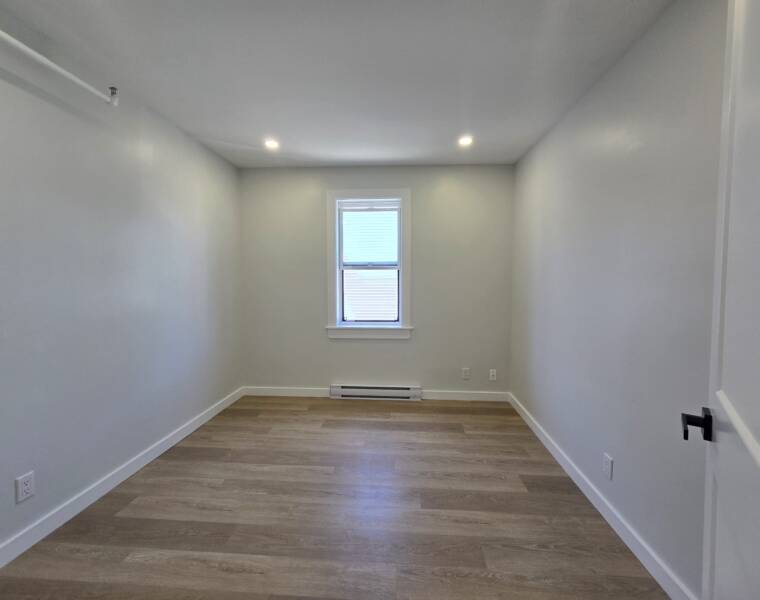 10/87 Portland Street, Dartmouth, Nova Scotia B2Y 1H6 Canada