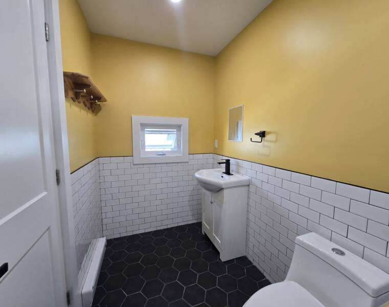 10/87 Portland Street, Dartmouth, Nova Scotia B2Y 1H6 Canada