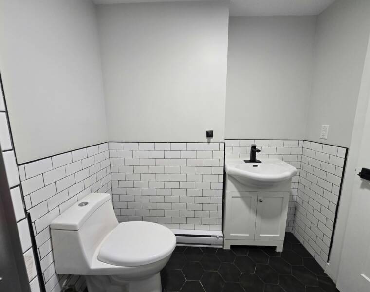 2/87 portland Street, Dartmouth, Nova Scotia B2Y 1H6 Canada