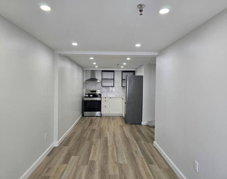 2/87 portland Street, Dartmouth, Nova Scotia B2Y 1H6 Canada
