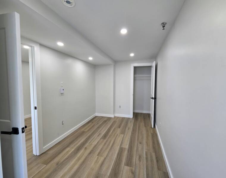 2/87 portland Street, Dartmouth, Nova Scotia B2Y 1H6 Canada