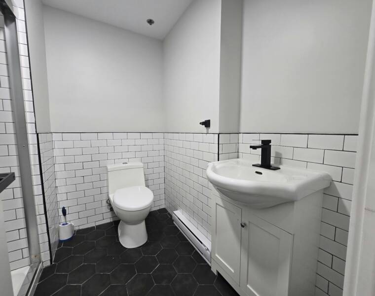 2/87 portland Street, Dartmouth, Nova Scotia B2Y 1H6 Canada