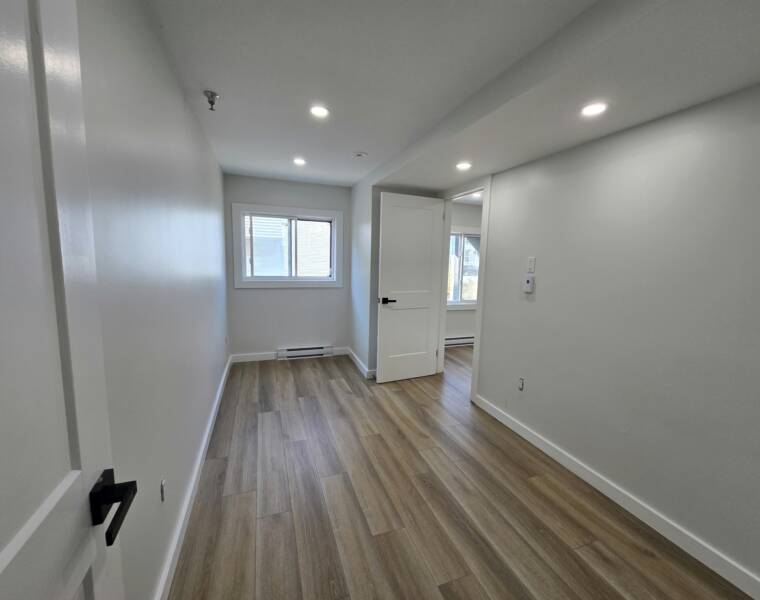 2/87 portland Street, Dartmouth, Nova Scotia B2Y 1H6 Canada